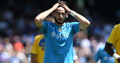 Ag. Kvaratskhelia: “Vuole andarsene, la gente deve saperlo. Niente di peggio di restare al Napoli”. La dura replica del club