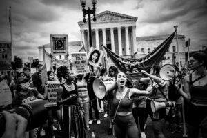 Trump celebra il secondo anniversario della Roe v. Wade rovesciata cercando di capire come vantarsene al meglio