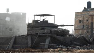 Guerra Israele – Hamas, le notizie di oggi. Media: 8 palestinesi uccisi in un raid israeliano a Gaza. Netanyahu: “Gli scontri a Rafah stanno finendo”. I manifestanti anti-governo bloccano l’autostrada
