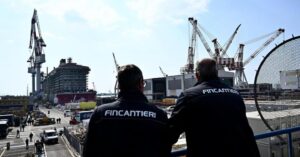 Folgiero: “Se offre lavoro buono e ben pagato, i lavoratori li trovano”. Dai gruisti agli imbragatori, ecco cosa cerca Fincantieri e quanto paga