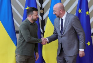 L’Ue firma gli impegni di sicurezza con l’Ucraina