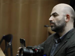 L’assurdità di Saviano su FdI, “puzza di golpe in Ue” e Meloni: quindi, oggi…