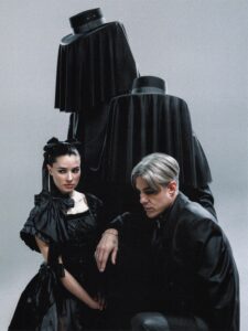 Con un nuovo album di dance-pop oltraggioso, i Confidence Man sono qui per divertirsi, e per molto tempo