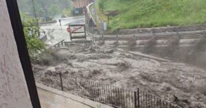 Alluvioni in Valle d’Aosta e Piemonte. Cogne ancora isolata: evacuazione di 200 persone in elicottero