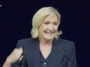 VIDEO: Le Pen (RN): “Votateci, nessun francese perderà i diritti ma ne acquisterà di nuovi”