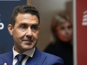 Il gip archivia Vannacci: “Nessuna istigazione nel libro”