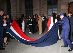 Un’estate all’insegna del rosso, del bianco e del blu con l’ispirazione dello street style