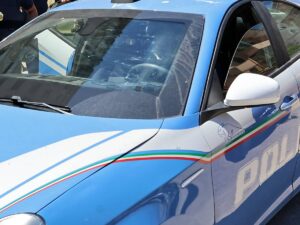 Violentano due giovani americani: due arrestati