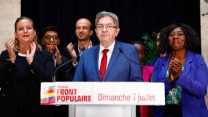 Risultati elezioni in Francia. Proiezioni: trionfano Mèlenchon e il Fronte Popolare: “Dobbiamo governare noi”. Le Pen sconfitta. Il premier Attal: “Domani presenterò le dimissioni a Macron”