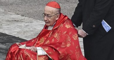 Il cardinale Ruini ricoverato in terapia intensiva: “Ma è vigile e stabile”