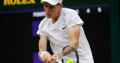Wimbledon, Jannik Sinner batte Ben Shelton in tre set e va ai quarti di finale