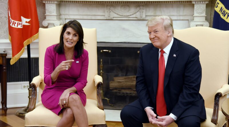 Nikki Haley brucia l’ultimo brandello di dignità, dicendo ai suoi delegati di votare per Trump alla convention a cui non l’ha invitata