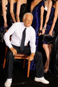Tanti Auguri! Per il 90° compleanno di Giorgio Armani, una collezione di 90 dei suoi momenti di moda più indelebili