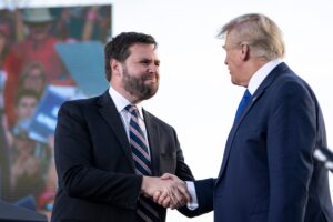 Prima di essere un candidato al vicepresidente, J.D. Vance ha suggerito che l’accusatrice di Trump di abusi sessuali stesse dicendo la verità