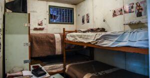 “L’acqua calda in cella non è un diritto del detenuto, il carcere non è un albergo”: Il Garante avvia gli accertamenti