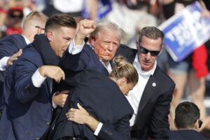 Identificato il ventenne che ha sparato a Trump. Dimesso il tycoon, ferito ad un orecchio