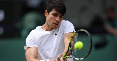 Alcaraz contro Djokovic, la finale di Wimbledon in diretta. Lo spagnolo vince il primo set 6-2