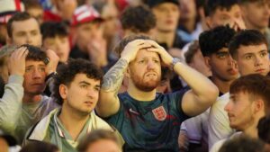 ‘Abbiamo affrontato una squadra migliore’: Tifosi dell’Inghilterra sconvolti escono dai bar e dalle fan zone dopo la sconfitta a Euro 2024