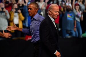 Barack Obama sta praticamente implorando Joe Biden di ritirarsi
