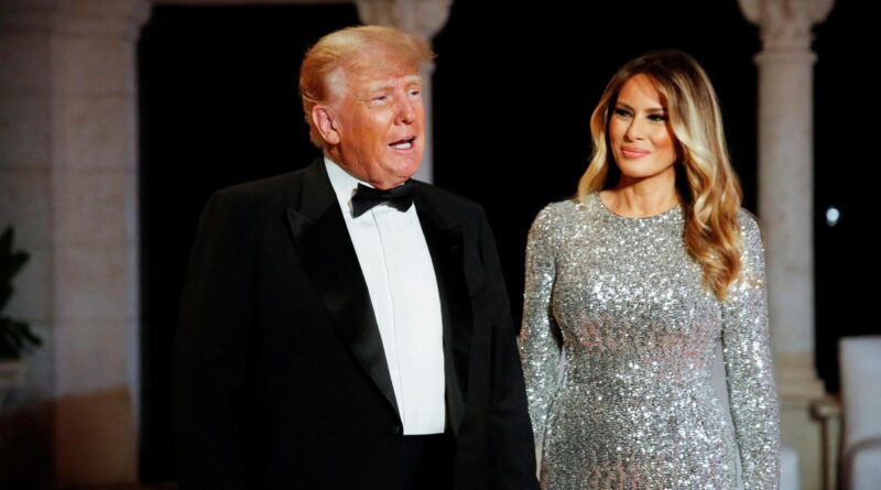 Usa, Trump rilancia il muro: “Lo finirò e ci sarà la più grande deportazione della storia”. Melania si è rifiutata di parlare. Biden potrebbe annunciare il ritiro