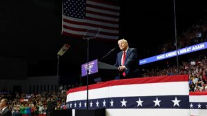 Usa, Trump loda i governi autoritari: “Xi, Putin e Orbán sono tosti e intelligenti”