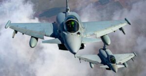 Aereo civile perde il contatto radio con la terra: due caccia dell’Aeronautica si alzano in volo