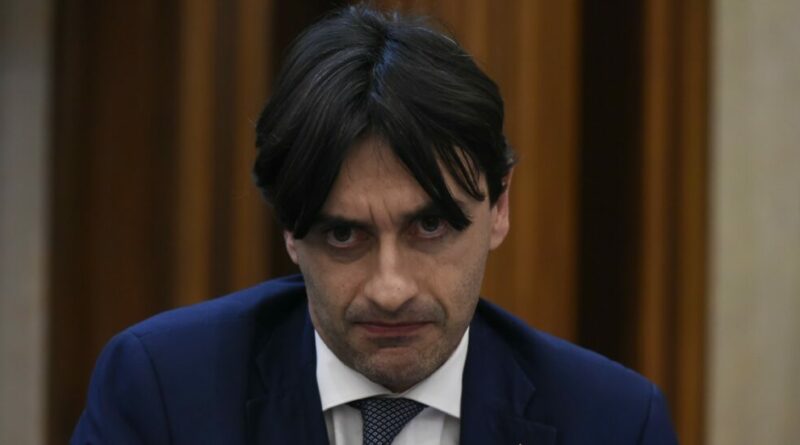 Fino a 5mila euro di multa per chi scrive “sindaca”: la proposta di legge della Lega per abolire l’uso del femminile negli atti pubblici