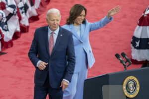 Usa 2024, Biden si ritira e appoggia Harris. Boom di donazioni per i dem
