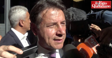 Aggressione a giornalista, Conte: “Mattarella ha cultura democratica, La Russa si nutre della visione dei busti di Mussolini”