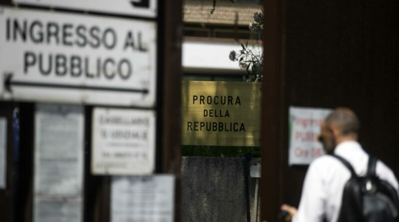 Roma, svolta nelle indagini sull’omicidio dell’81enne colpito da un proiettile vagante mentre era in auto: arrestate due persone