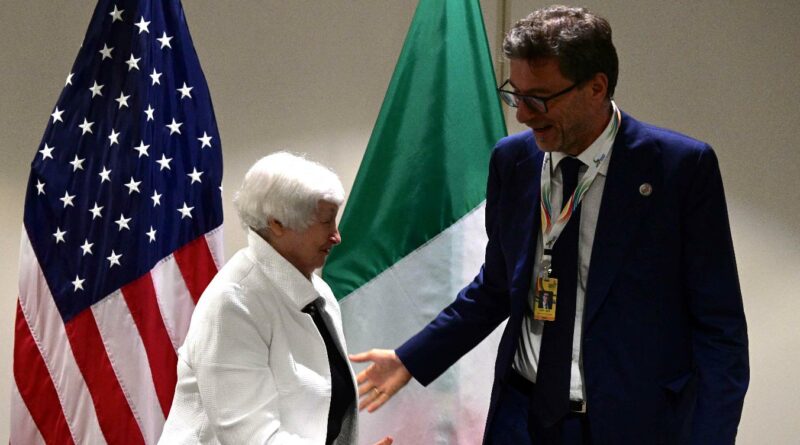 Giorgetti: “Sulle tasse ai miliardari decisione degli Stati, avanzare con le tasse sulle multinazionali”