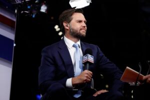J.D. Vance dice che le sue osservazioni passate su Kamala Harris e le “donne gatto senza figli” erano “sarcasmo” nell’intervista con Megyn Kelly