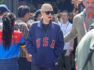 Lady Gaga porta ai Giochi Olimpici del 2024 alcune scarpe che sfidano la morte