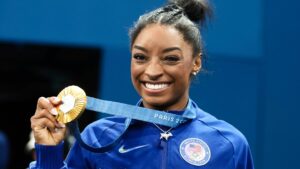La Biles entra ancora una volta nella storia e supera il record di età con un altro oro