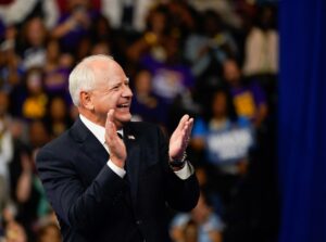 I repubblicani non riescono proprio a capire come abbattere Tim Walz