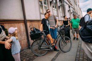 Le migliori foto di street style dalle sfilate della primavera 2025 a Copenhagen