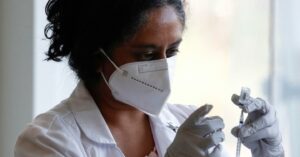 Vaiolo delle scimmie: quali sono i sintomi, le cure e i vaccini disponibili