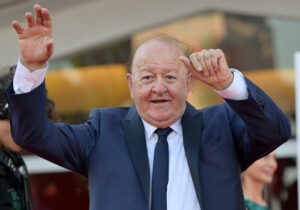 Insulti a Boldi per gli auguri alla Meloni, il premier lo difende