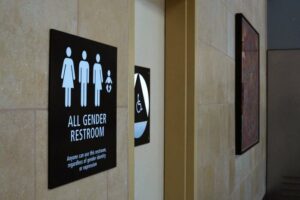 Usa: la Corte suprema conferma il blocco della tutela agli studenti transgender