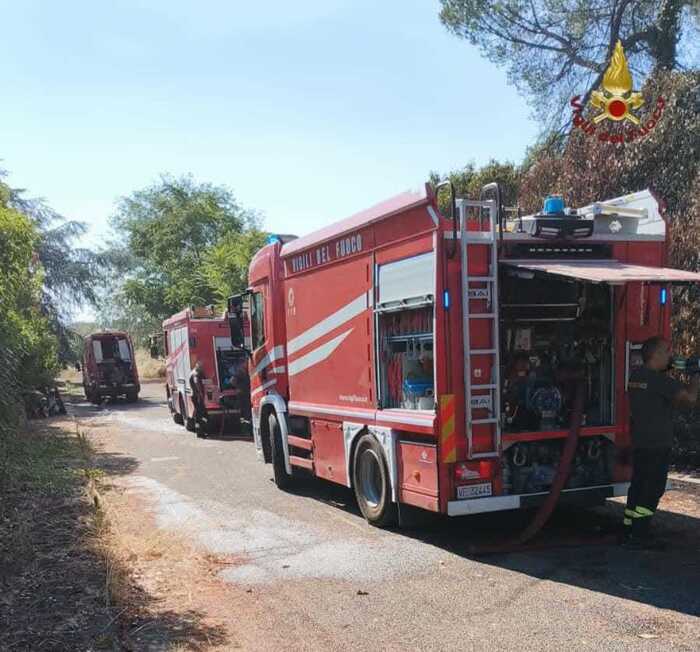 Maxirogo di sterpaglie a Roma, gravi 4 soccorritori