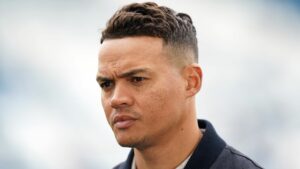 Jermaine Jenas licenziato dalla BBC dopo “lamentele sul suo comportamento”