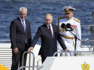 Kiev espande le operazioni nel Kursk. Continua il silenzio di Putin (che adesso cala nei sondaggi)