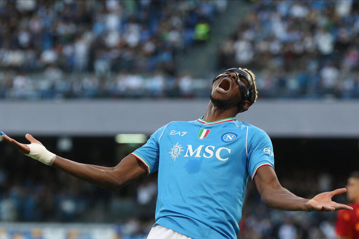 Stop al mercato: Osimhen resta al Napoli, rivoluzione viola