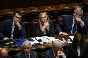 Maggioranza divisa sull’Ucraina, l’opposizione attacca
