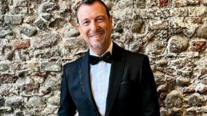 Amadeus, l’annuncio: “Da oggi sono a Discovery e dal 22 condurrò ‘Chissà chi è'”