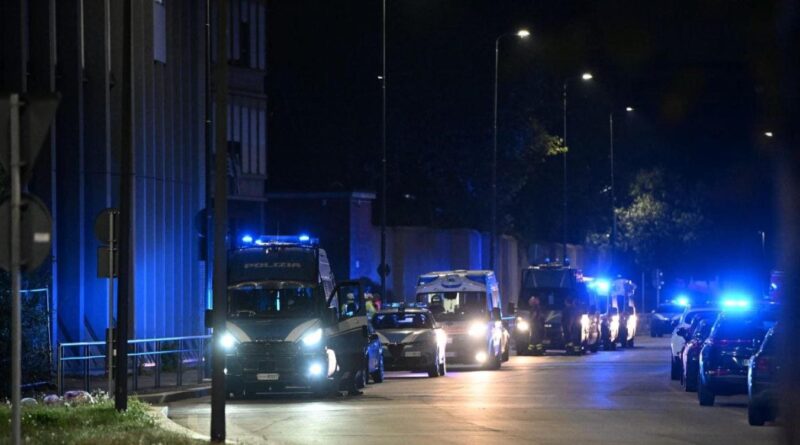 Milano, rivolta al carcere Beccaria: disordini e contusioni, ripresi i 4 evasi