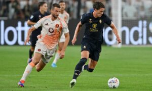 Juventus-Roma 0-0 al 45′: Vlahovic al volo, para Svilar