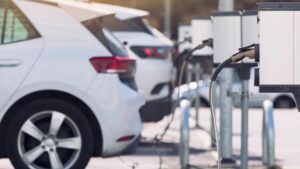 Il cancelliere è stato sollecitato a imporre il sistema “pay-per-mile” per le auto elettriche