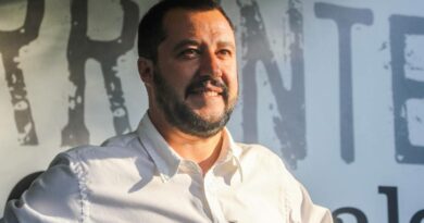 “Via la cittadinanza per chi commette gravi reati”. La risposta di Salvini allo ius scholae