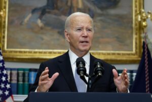 Biden denuncia Trump per aver attaccato gli immigrati di Haiti con false storie di animali domestici